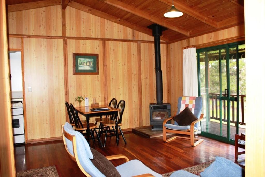 Hawke Brook Chalets Pemberton Quarto foto